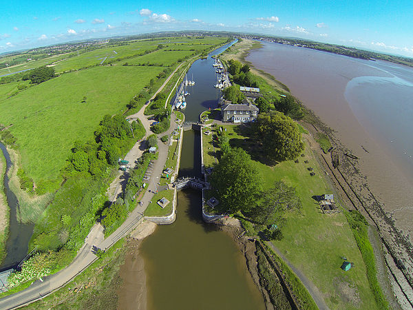 1988f0_765122f78f44479f9fd869a6ad63d027